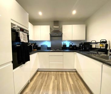 3 bedroom semi-detached house to rent - Photo 4