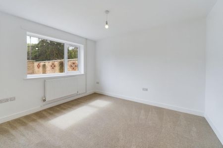 2 bedroom semi-detached bungalow to rent - Photo 2