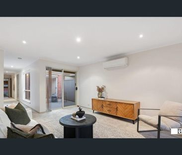 3 Bedroom Easy-Care Living in a Super Convenient Location! - Photo 2