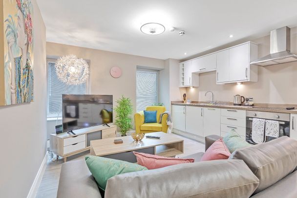 2 Bed Flat, Green Diamond, BN1 - Photo 1