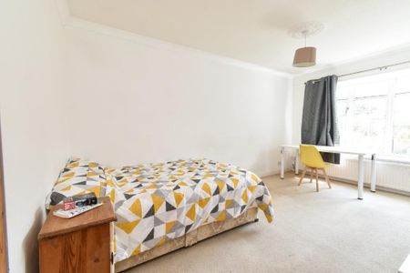 5 bedroom semi-detached house to rent - Photo 4