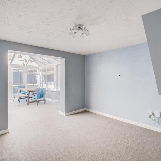 4 bedroom semi-detached house to rent - Photo 1