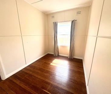 Charming two bedroom home - Photo 4