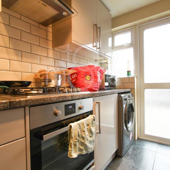1 bedroom in a house share to rent - Photo 1