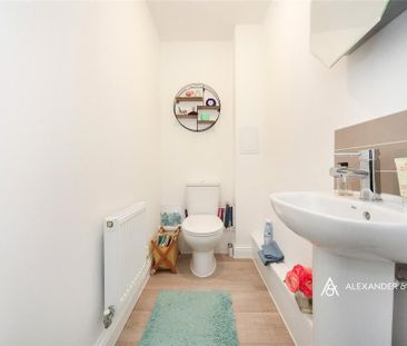 3 bedroom semi-detached house to rent - Photo 2