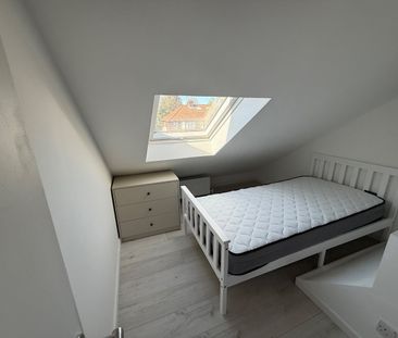 5 Bed Semi-Detached House, Pennine Drive, NW2 - Photo 3