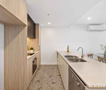 Large 1 bedroom - Photo 5