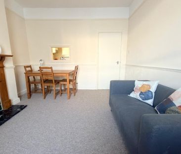 High Street - Photo 2