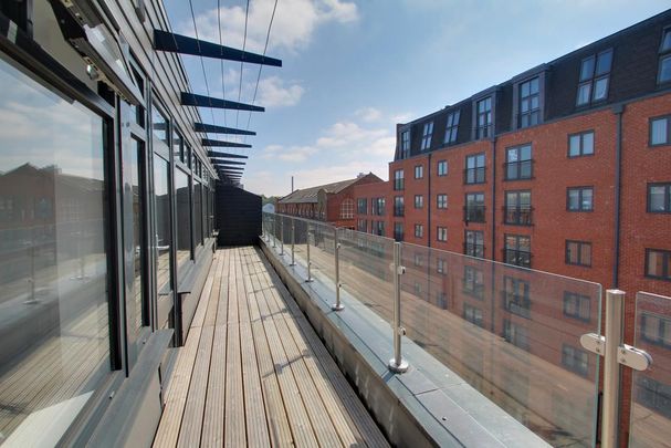 2 bedroom penthouse to rent - Photo 1