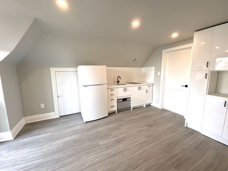 $1,325 / 1 br / 1 ba / 400 sqft Unit 3 - 953 Montclair Ave, Hamilton - Photo 3