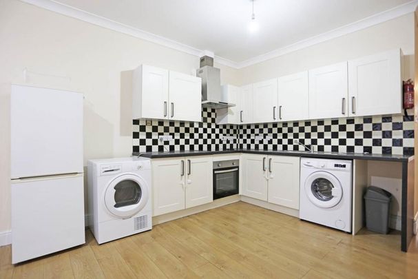 2 bedroom flat to rent - Photo 1
