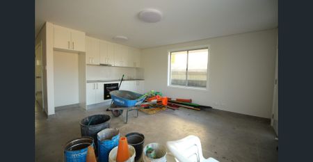 unique mdoern granny flat with street frontage and private yard space - Photo 2