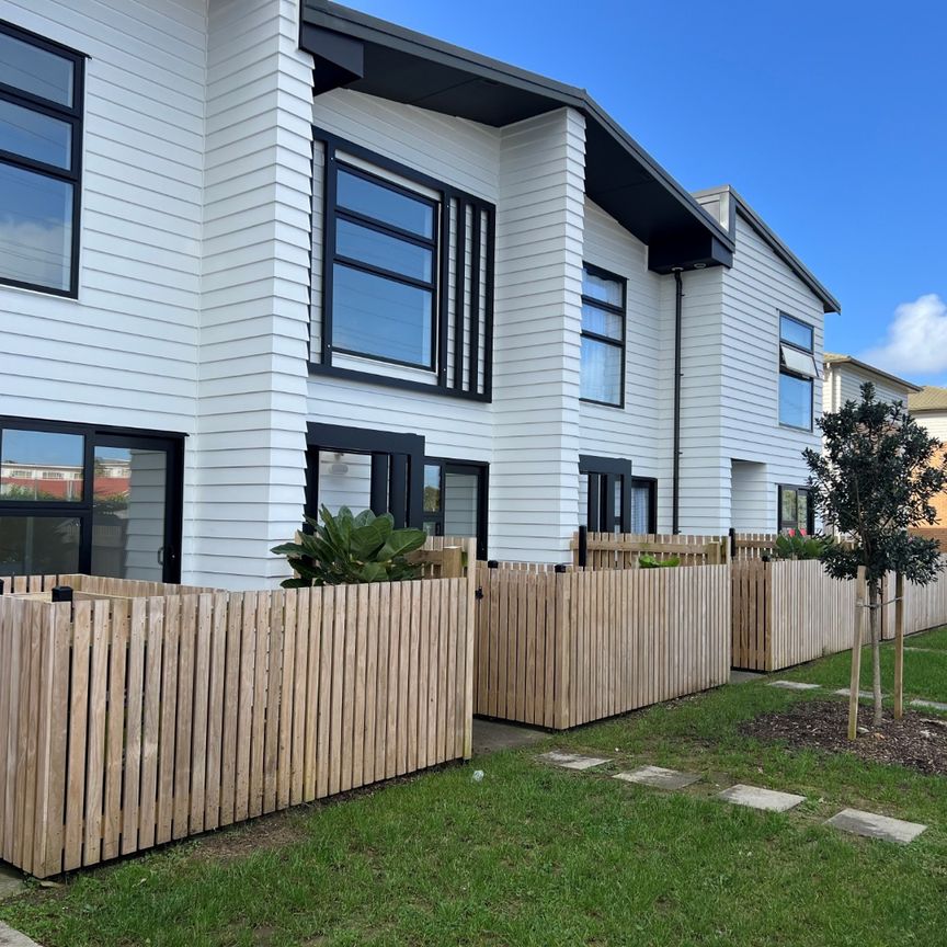 156B McLeod Road, Te Atatu South - Photo 1