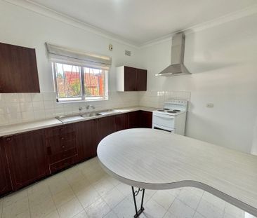 Three Bedroom Townhouse For Lease Now! - Photo 6