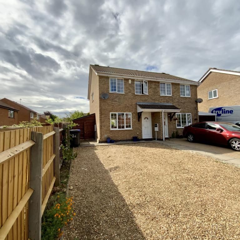 3 bedroom semi-detached house to rent - Photo 1