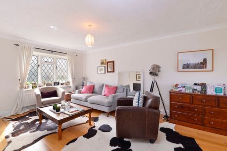 Foxdene, Godalming, GU7 - Photo 3