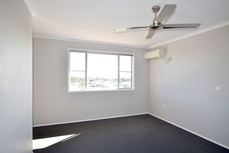 BREAK LEASE :: INNER CITY TOWNHOUSE, HARBOUR VIEWS, WALK TO WOOLWORTHS - Photo 4