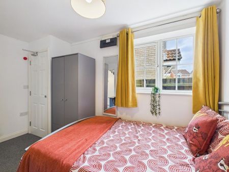 6 bedroom detached house to rent - Photo 4