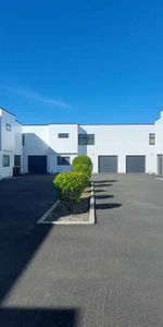 Modern Semi-Furnished 2 Bedroom Townhouse - Photo 4