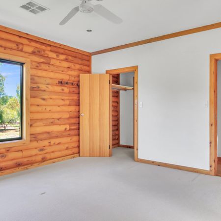 Beautiful Home with Rustic Charm - Photo 4