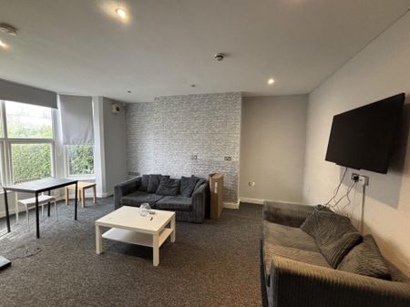 flat 1 185 Kirkstall Lane, Leeds, LS6 3EJ - Photo 4