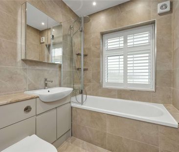 Newly refurbished 4 bedroom home with air conditioning in the sough... - Photo 3
