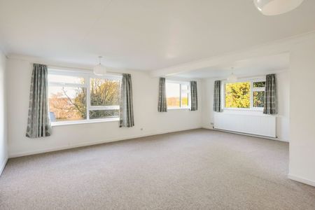 2 Bed Flat - Photo 2