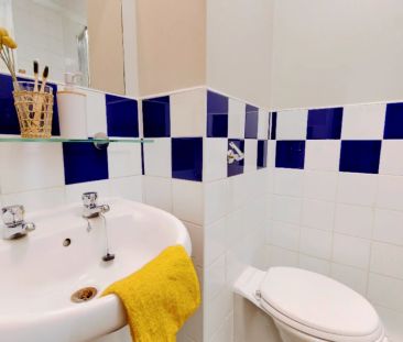 Two Bed Flat - Photo 5