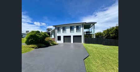 Spacious Family Home in Peaceful Cambewarra Village - Photo 4
