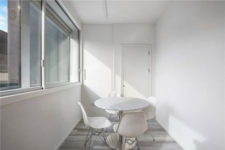 Three sharers welcome. Modern three bedroom, two bathroom apartment on an upper floor (with lift) of this building in a fantastic West End location. - Photo 5