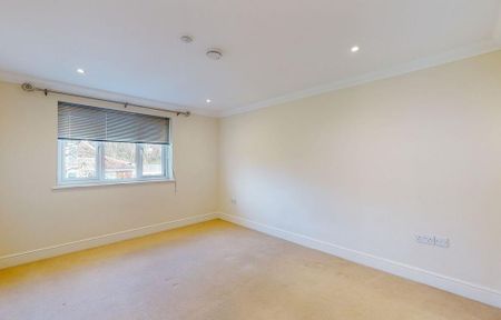 3 bedroom flat to rent - Photo 2