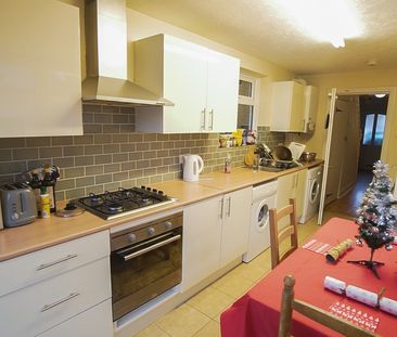 4 Bedroom House To Rent in Winton - £2,000 pcm Tenancy Info - Photo 6