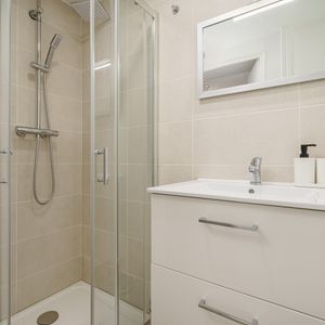 SAINTE MARGUERITE Roommate 3 Bedrooms at Marseille - Photo 3