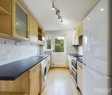 3 bedroom Mid Terraced House - Harwood Close, Welwyn Garden City - Photo 6