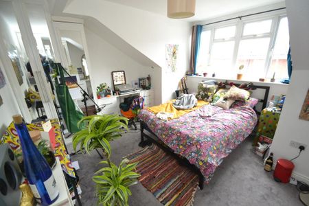 4 bedroom terraced house to rent - Photo 5