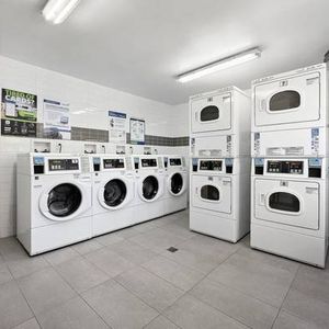 Renovated, Pet-Friendly Suites Right by the QEW! (Paisley) - Photo 2