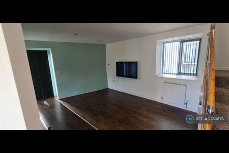 2 bedroom semi-detached house to rent - Photo 2