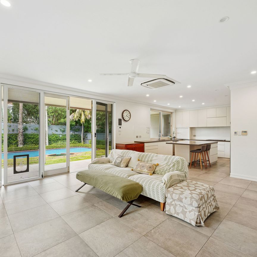 Classically Elegant Family Home Of Grand Scale Set In Premium Locale - Photo 1