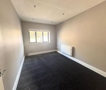 4 bedroom semi-detached house to rent - Photo 5