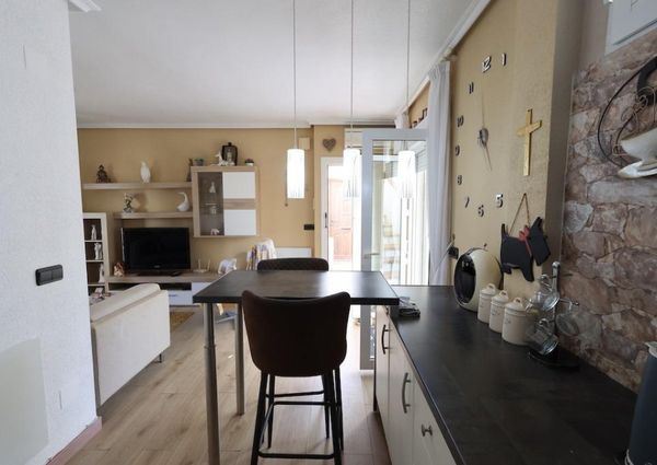 Bungalow con solarium privado en Playa Flamenca. Temporada baja.