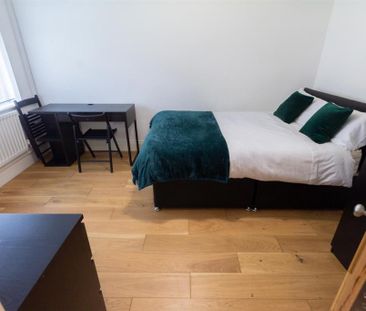 4 bedroom terraced house to rent - Photo 5