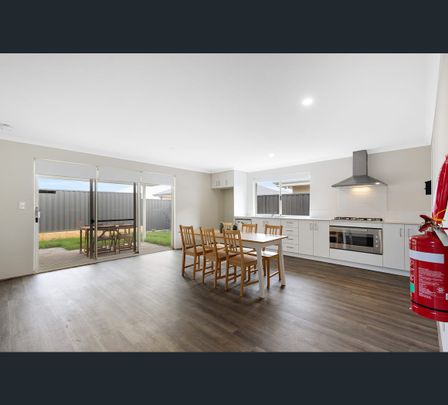 12 Walker Place, Gosnells, WA 6110 - Photo 1