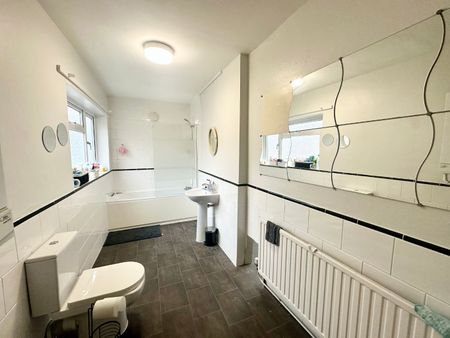 ACADEMIC YEAR 2026/2027. Four double bedroom, two bathroom student property - Photo 5