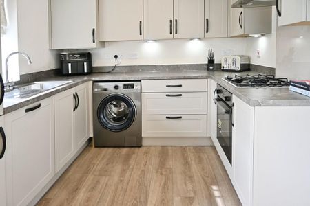 3 bedroom detached house to rent - Photo 4