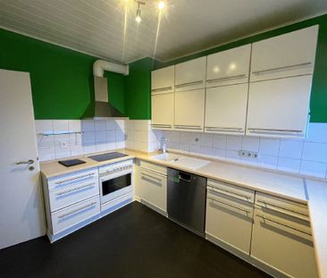 Großzügige 3-Zimmer-Wohnung mit Einbauküche in einem gepflegten 2-F... - Foto 1