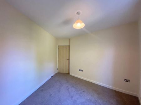 2 bedroom Flat To Let - Photo 3