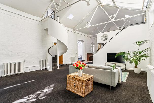 3 bedroom flat to rent - Photo 1