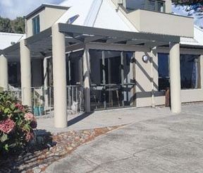 Charming Raumati 3BR Home with stunning seaviews - Photo 2
