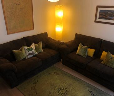 4 Bed Terraced House, Park Villas, SW17 - Photo 2