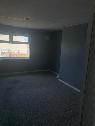 2 bedroom end of terrace house to rent - Photo 2